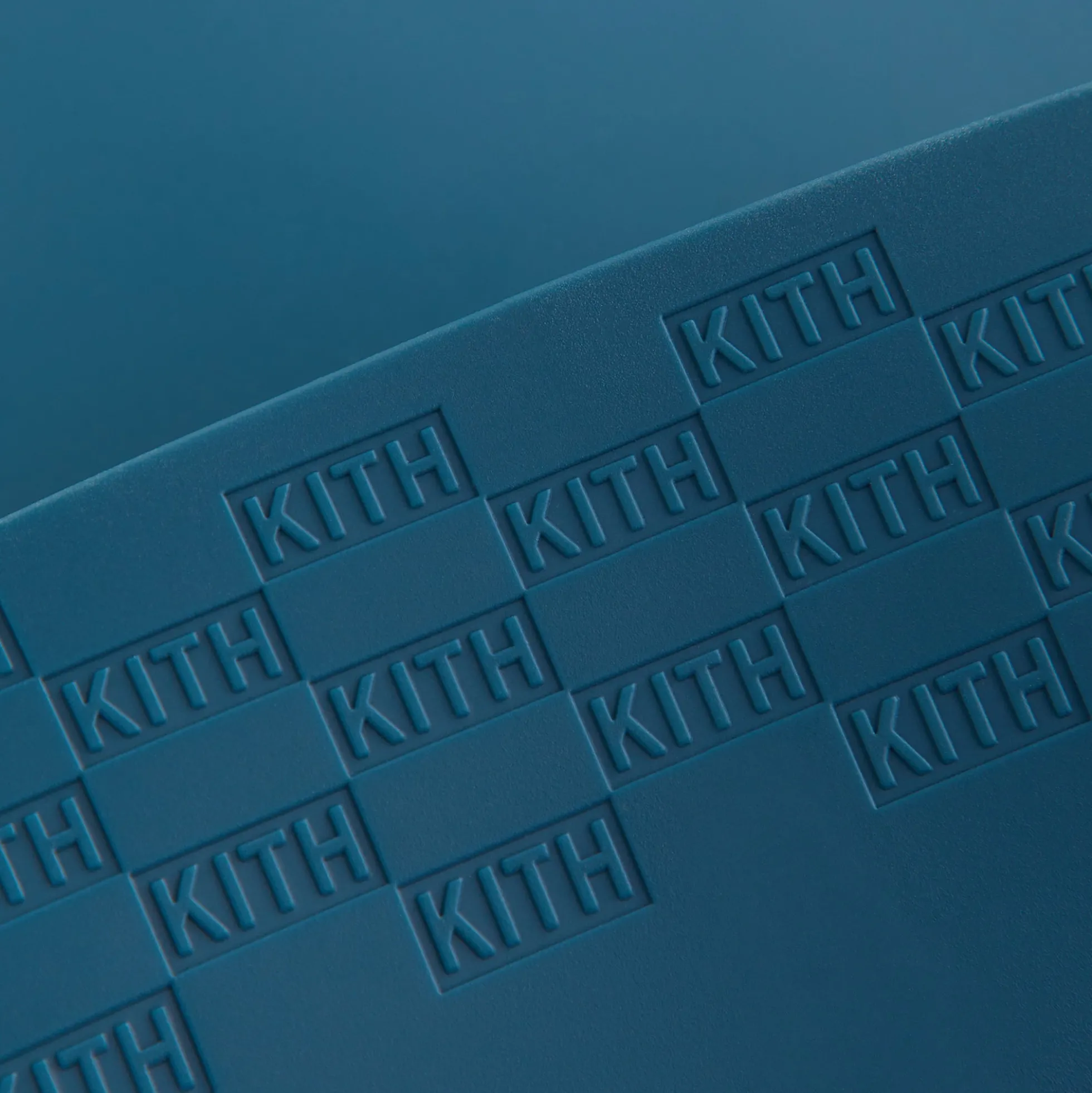 Kith Kids for Mushie Silicone Baby Bib
