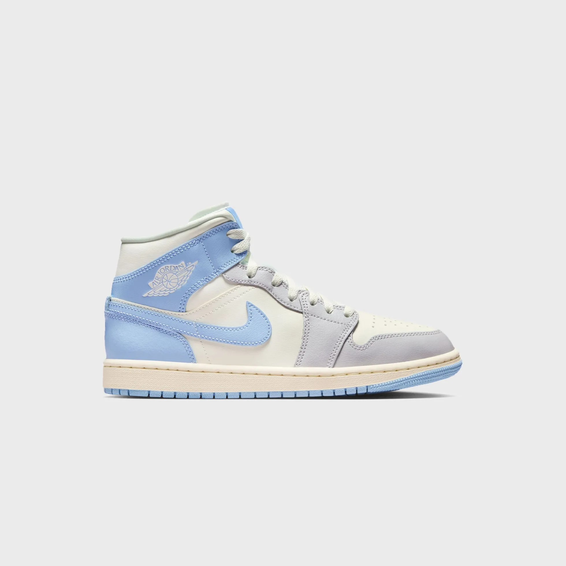 WMNS Air Jordan 1 Mid