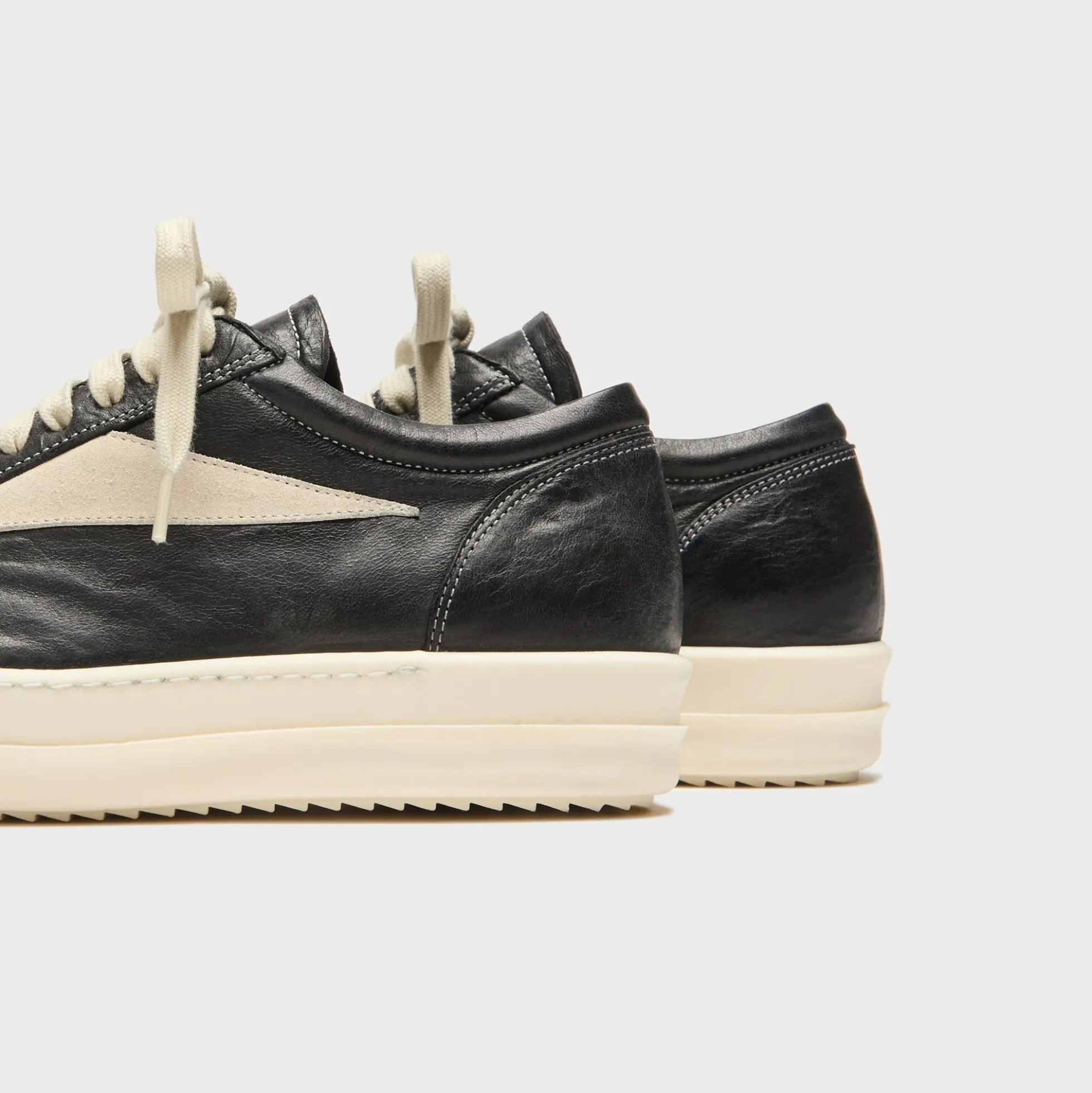 WMNS Black Temple Vintage Sneaks