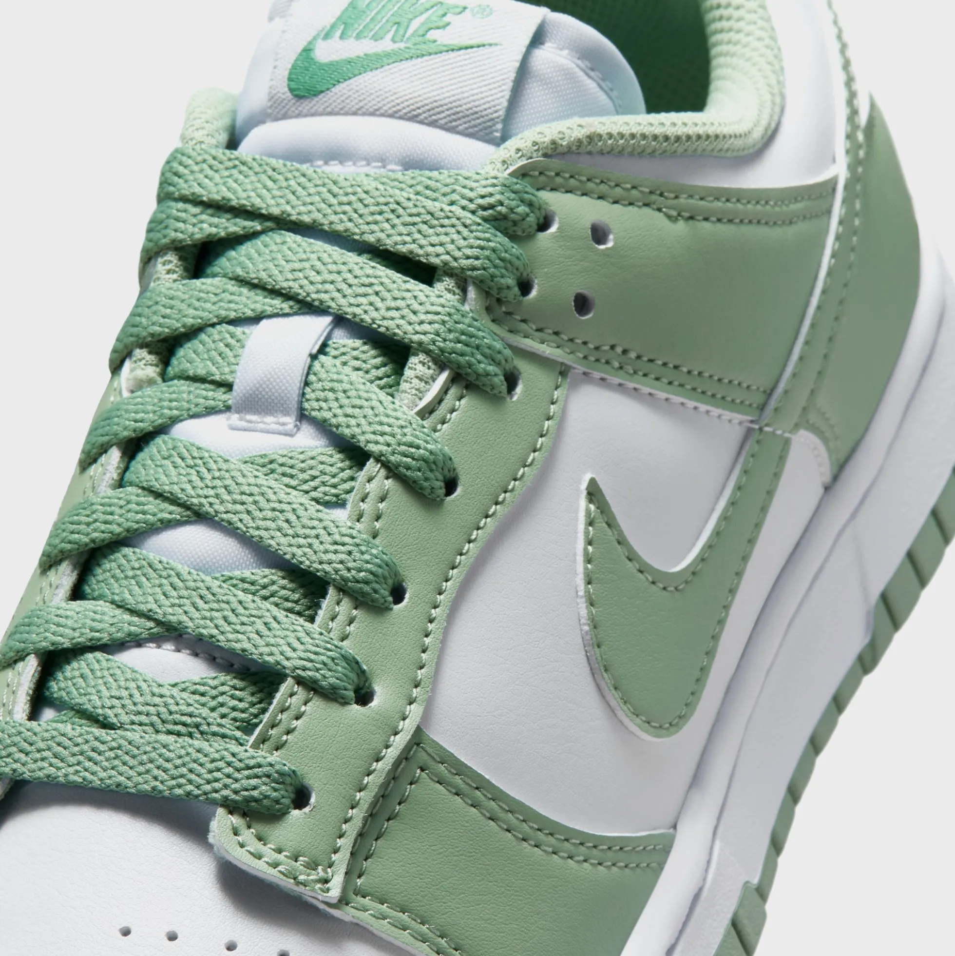 WMNS Dunk Low