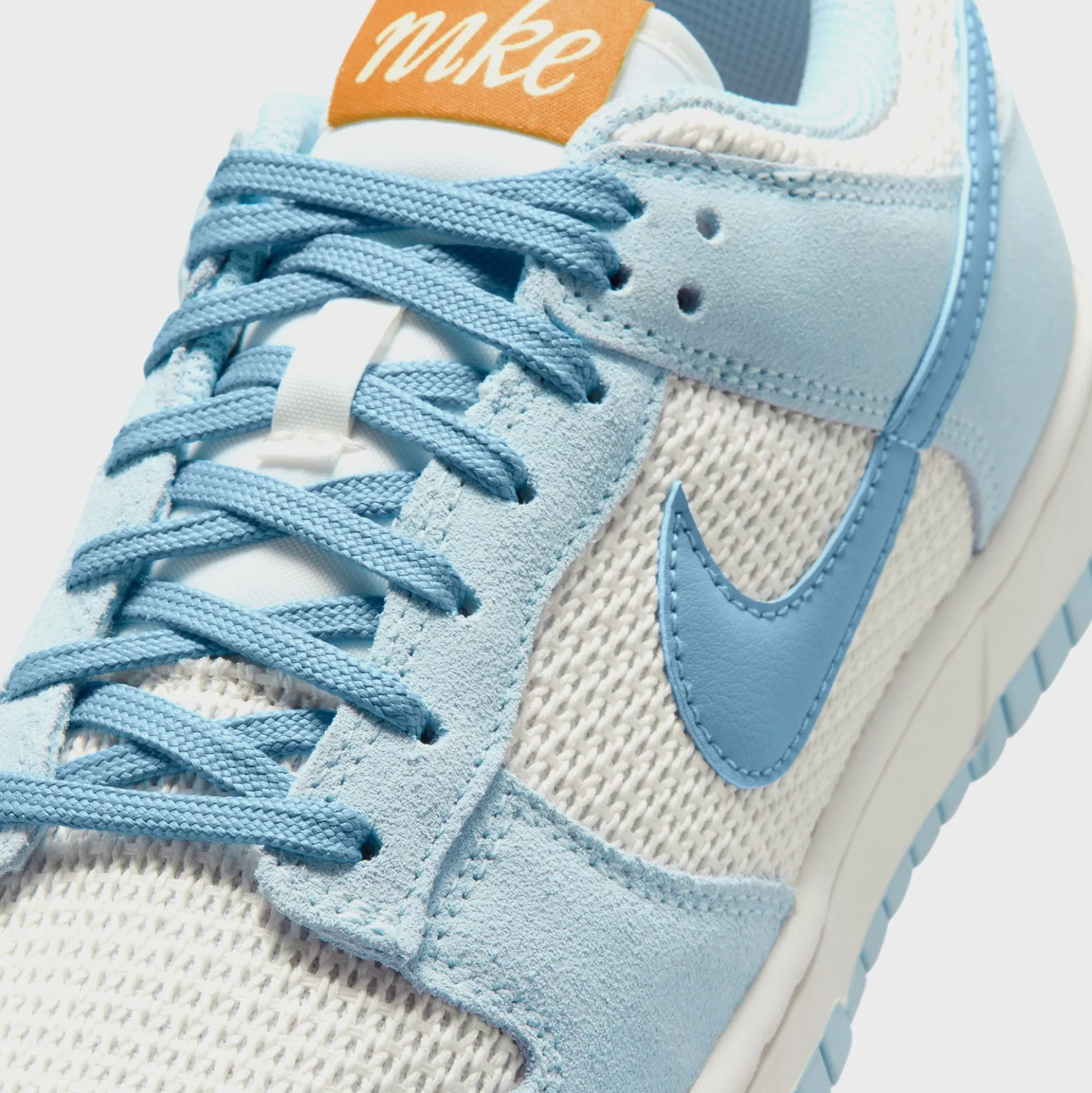 WMNS Dunk Low SE
